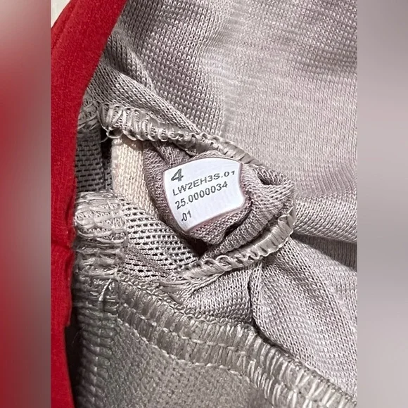 🆕Lululemon🍋Flow Y Wrap Front High Neck Bra In Color College Crimson Size 4 - Picture 4 of 6